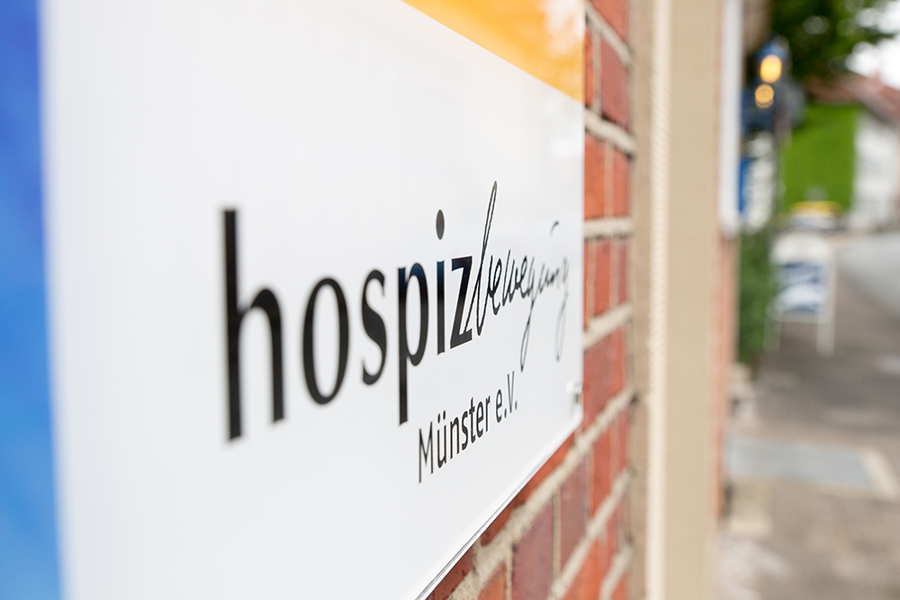 - Firmenschilder für den Innenbereich / Außenbereich - Hinweisschilder, Parkplatzschilder, Bauschilder - Metallschilder, Kunststoffschilder, Gla